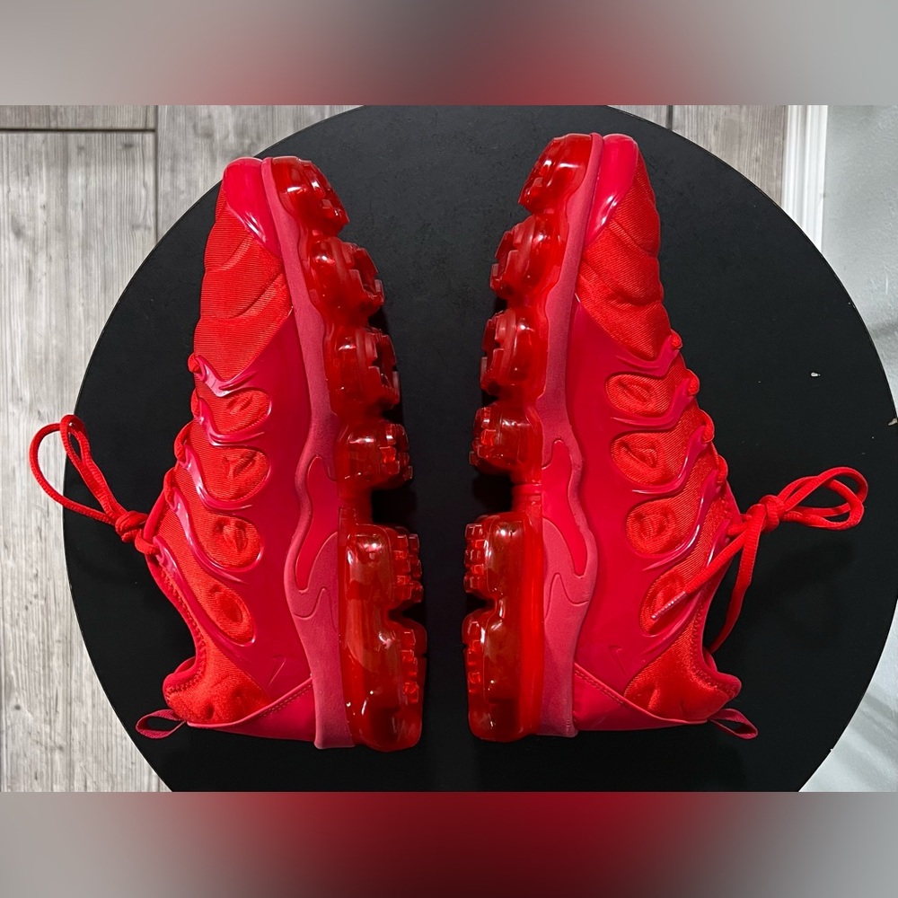 ✨Like New Nike Men's Red Air VaporMax Plus Shoes Athletic Triple Red Sneakers - Picture 11 of 16
